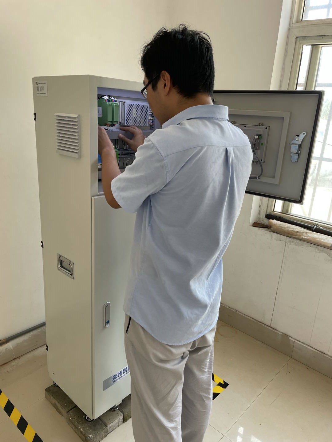 更換水質(zhì)在線監(jiān)測設備電極